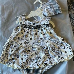 9 Mo Black White and yellow floral set